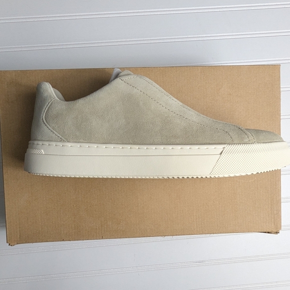 NWT Vince Lakewood Men's Fashion Sneakers Morning Haze Suede Slip On   9 In Box - Picture 2 of 9